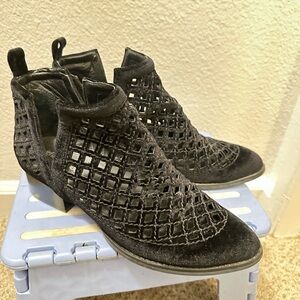Jeffrey Campbell Taggert black velvet boots Sz 9 xlnt cond!